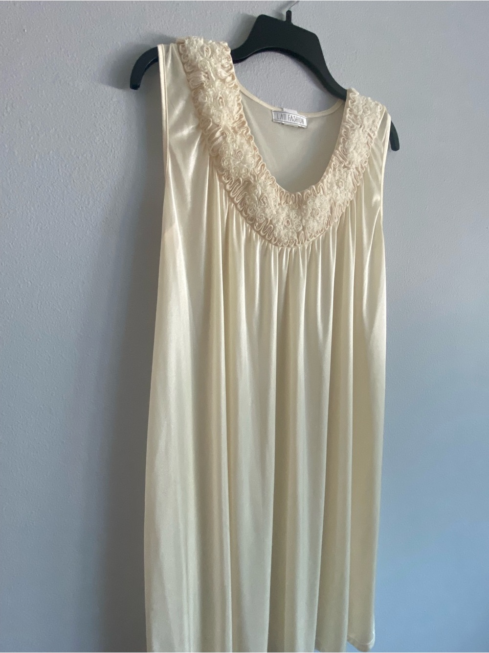 Lati Fashion Vintage Cream Floral-Trim Nightdress
